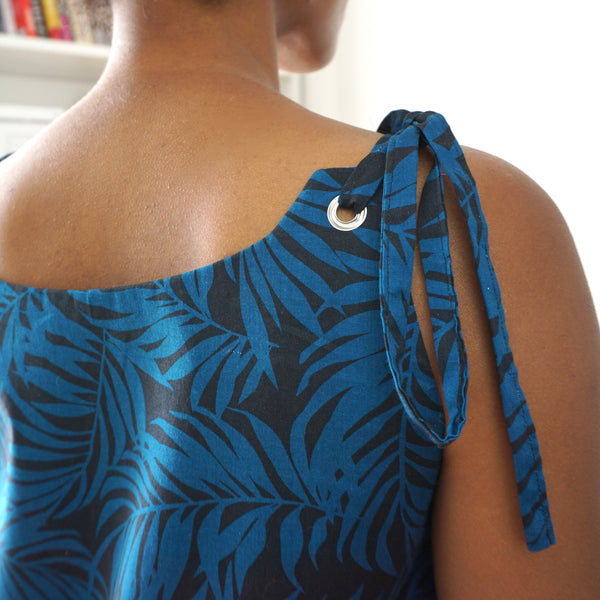 Pattern of a trapeze dress with knots on the shoulders
