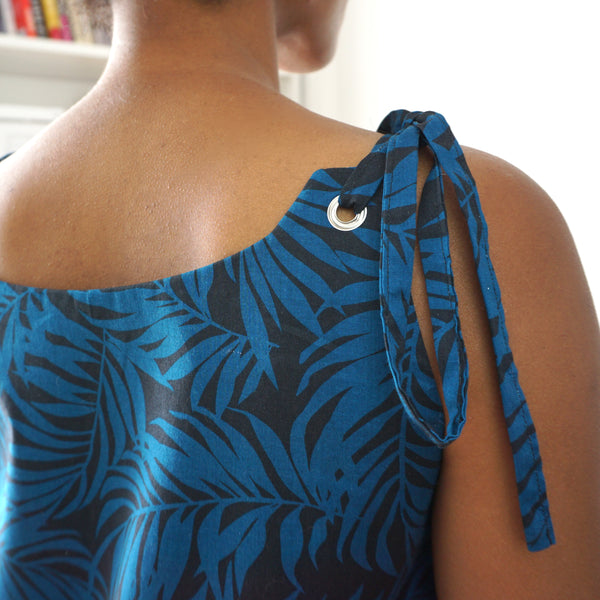Pattern of a trapeze dress with knots on the shoulders