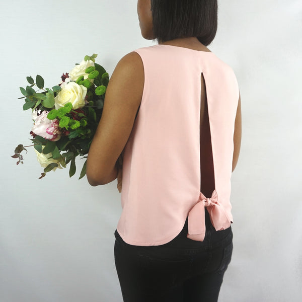 Top pattern with a naked back